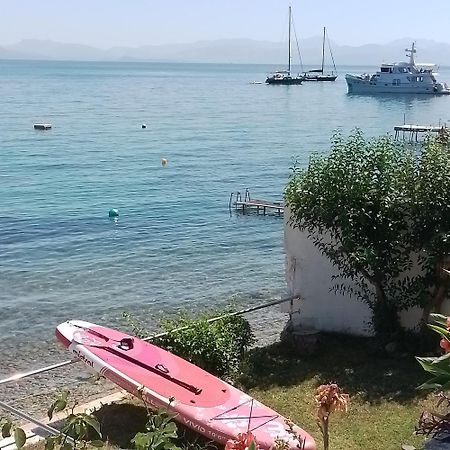 Villa Paul Seafront House Mesongí Esterno foto