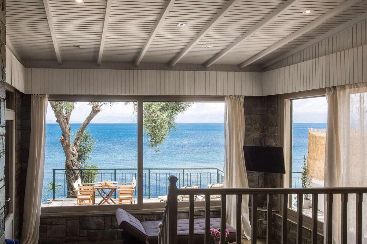 Villa Paul Seafront House Mesongí Esterno foto