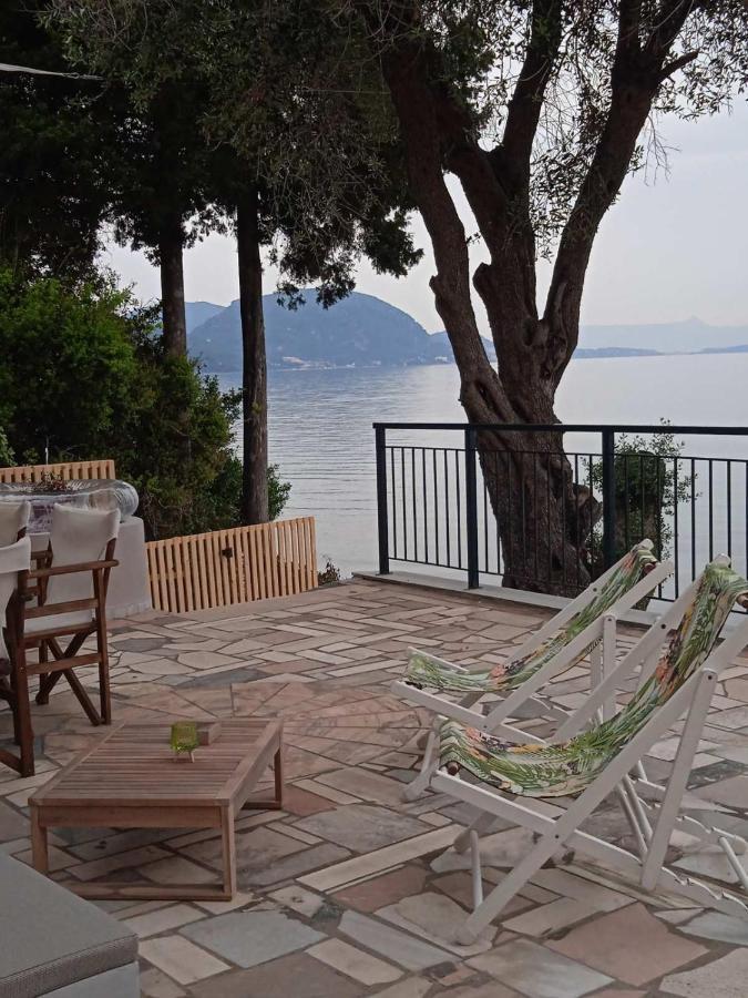 Villa Paul Seafront House Mesongí Esterno foto