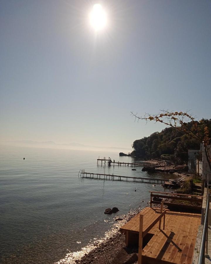 Villa Paul Seafront House Mesongí Esterno foto