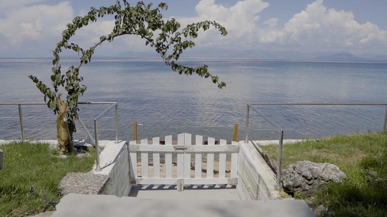 Villa Paul Seafront House Mesongí Esterno foto